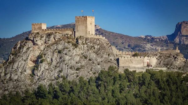 Zamku Sax jest twierdza nad big rock w Alicante, Hiszpania — Zdjęcie stockowe