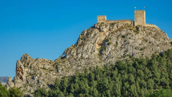 Il castello di Sax, una fortezza sulla grande roccia di Alicante, Spagna — Foto Stock