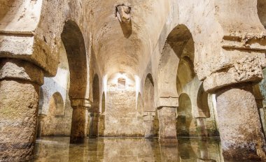 Caceres Arap Sarnıcı - XII yüzyıl. İspanya