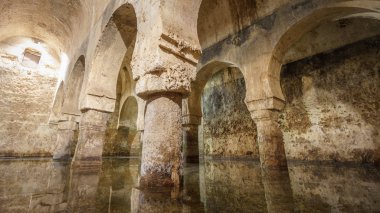 Caceres Arap Sarnıcı - XII yüzyıl. İspanya