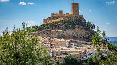 Biar kale kasaba, Alicante, İspanya-tepenin üstündeki