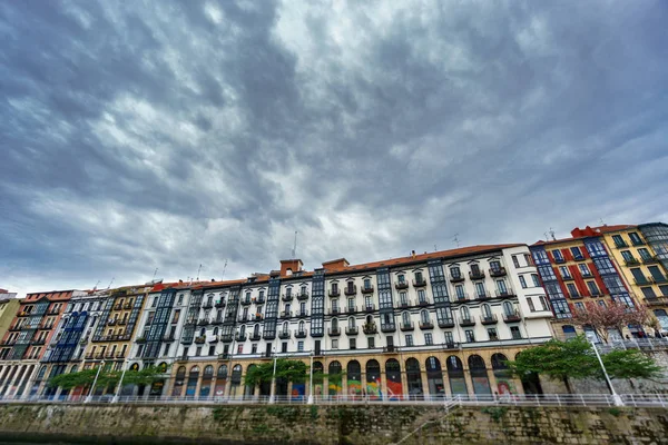 Bilbao la vieja a zamračená obloha — Stock fotografie