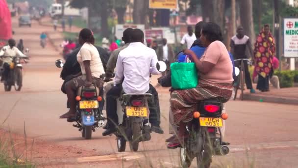 Motocicletas en África — Vídeo de stock