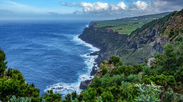 Terceira, geniş açı içinde volkanik kıyı şeridi — Stok fotoğraf