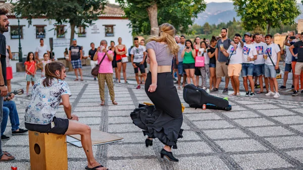 Dancing flamenco in St Nicolas Viewpoint, Granada — Stock Photo, Image