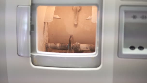 Полировка линз стекол, техническое научное рабочее место, 4k — стоковое видео