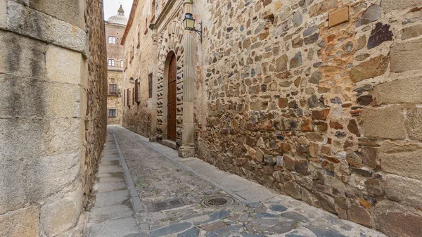 Antika traditionella street i Caceres — Stockfoto