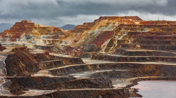Rio Tinto kolorowy miedź kopalnia — Zdjęcie stockowe