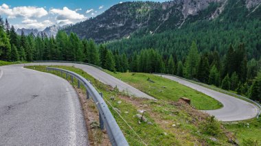 u şeklinde eğrileri Dolomit Simgesel Yapı ile