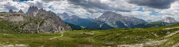 Panorama delle Dolomiti da 3 cime di lavaredo — Foto Stock