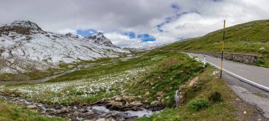 Gavia pass ve dağ yolu
