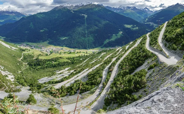 Fraele yükselme, turistik cazibe Valtellina kuleleri — Stok fotoğraf