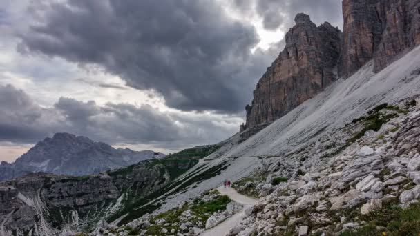 Zonsondergang time-lapse over tre cime di Lavaredo en toevlucht — Stockvideo