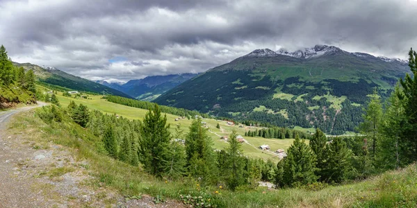 Dolomiti vista panoramica sulle montagne — Foto Stock