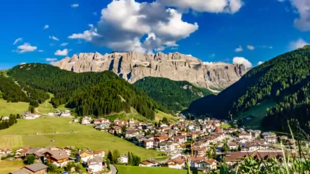 Dolomitenstadt im Zeitraffer — Stockvideo