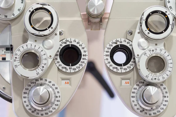 Máquina de oftalmologia para verificar o olho, vista frontal close-up — Fotografia de Stock