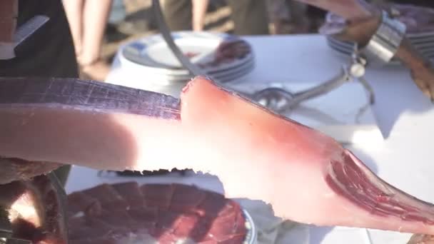 Corte profesional pierna de jamón serrano, 4k — Vídeos de Stock