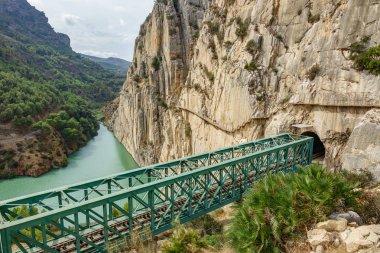 El Caminito del Rey patika, tren demir köprü ile son bölümü