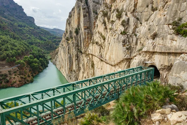 El Caminito del Rey patika, tren demir köprü ile son bölümü