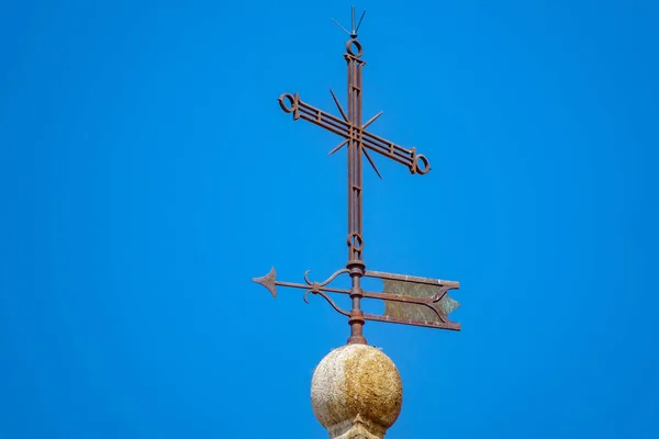 Rusty iron cross on top of church — Stock Photo, Image
