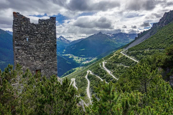 Torre di Fraele e salita, attrazione turistica in Valtellina — Foto Stock