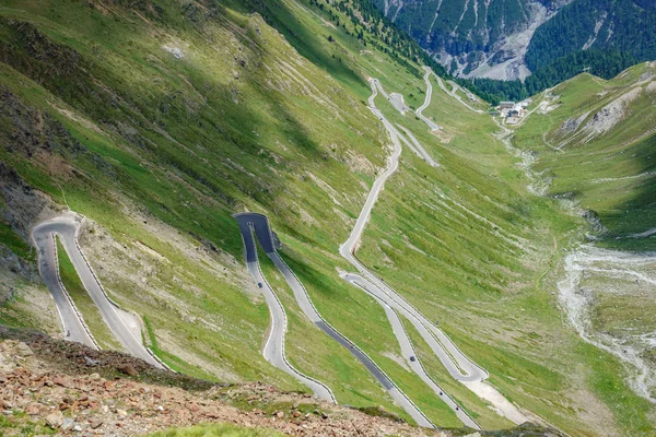 Wzniesienie do Przełęczy Stelvio z góry. — Zdjęcie stockowe