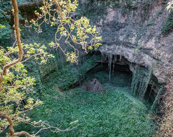 Famosa cueva de Aines en Grisel —  Fotos de Stock