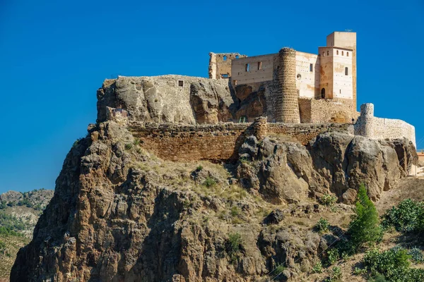 Burg Cofrentes über Vulkangestein — Stockfoto