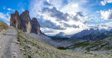 Tre Cime di Lavaredo kayalar büyük panorama adlı parça ile günbatımı