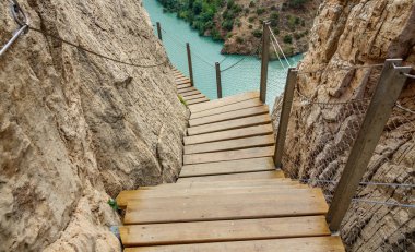 Tehlikeli hiking parça üzerinde dikey duvar, El Caminito del Rey