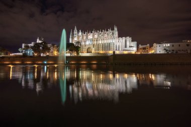 Balear Adaları gece sahne katedralde Mayorka