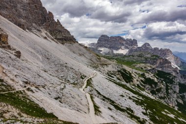 Tre Cime di Lavaredo yürüyüş parça turist ile