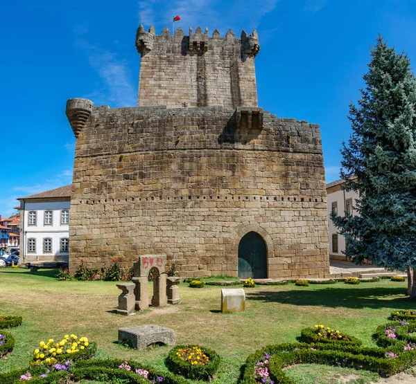 Stará věž a zámek v Chaves, Portugalsko — Stock fotografie