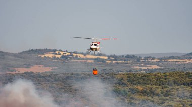 Yangın helikopteri ile su deposu