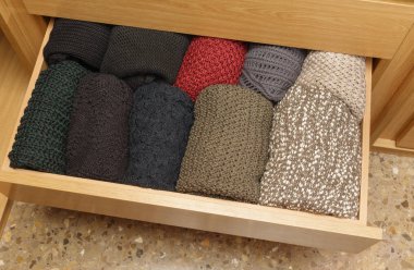 İyi düzenlenmiş çekmece, üst görünüm