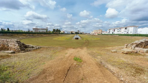 Ruinerna av den vintage romerska cirkusen i Merida — Stockfoto