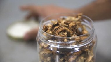 Susuz yabani mantar konservesi kapanış