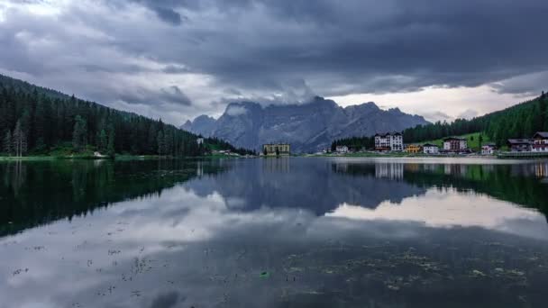 Starting to rain time lapse in Misurina lake — Stock Video