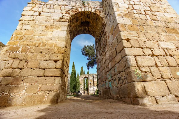 Merida Citadela obrovské kamenné zdi — Stock fotografie