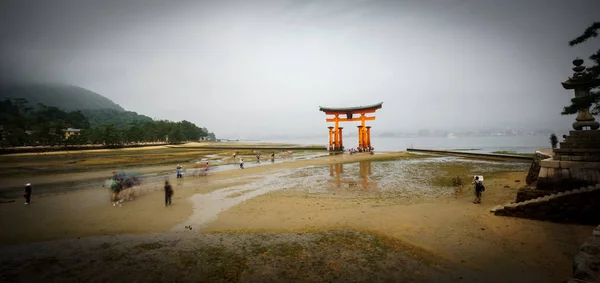 Lunga esposizione a Miyajima con bassa marea, Giappone . — Foto Stock