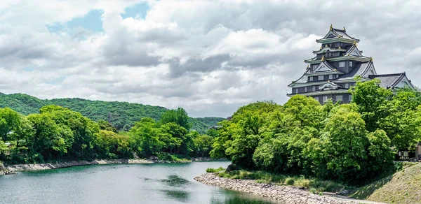 日本冈山城的概况与河流 — 图库照片