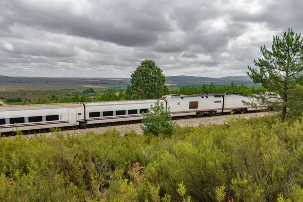 Tren rápido y borroso en el país — Foto de Stock