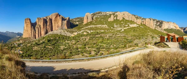 ウエスカで Riglos Mallos ワイド パノラマ — ストック写真