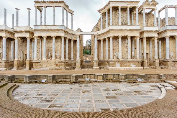 Den romerska teatern proscenium i Merida — Stockfoto