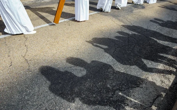 Påsk procession med turist skuggor tar bilder — Stockfoto