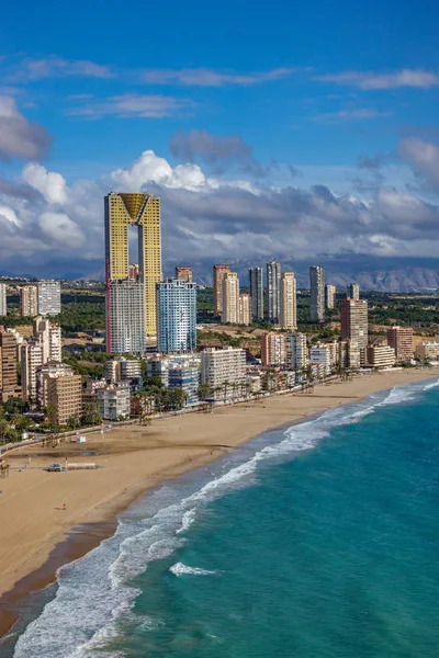 Construcciones de rascacielos en la costa — Foto de Stock