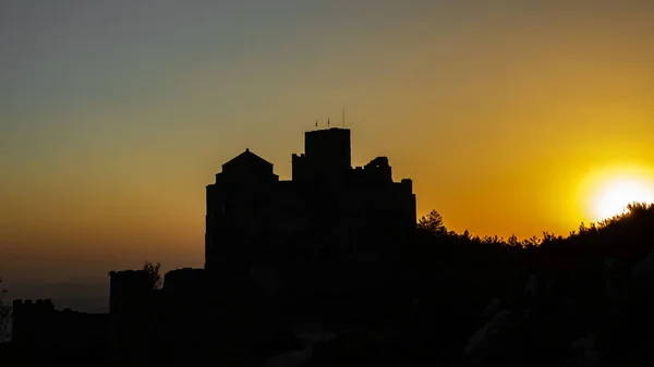 Loarre 中世城日没、高コントラストで — ストック写真