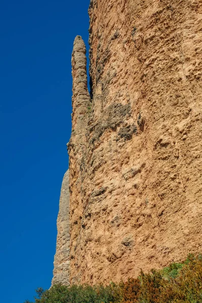 Mallos de riglos in huesca vor blauem Himmel — Stockfoto