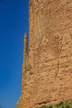 Mallos de Riglos with El Puro against blue sky