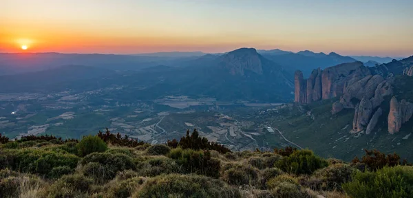 Mallos of Riglos at sunset from top of the mountain — Stock Photo, Image